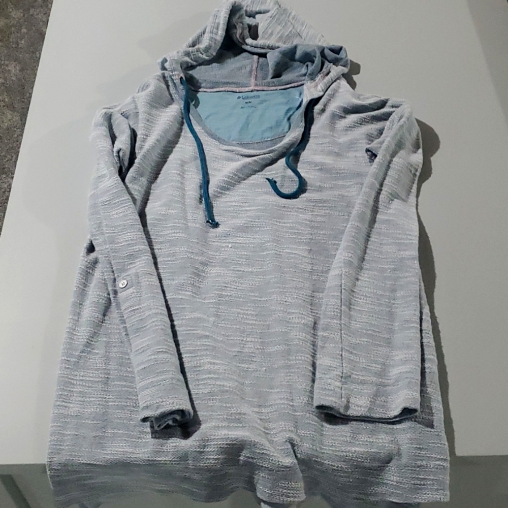 Womens long sleeve, hooded columbia top